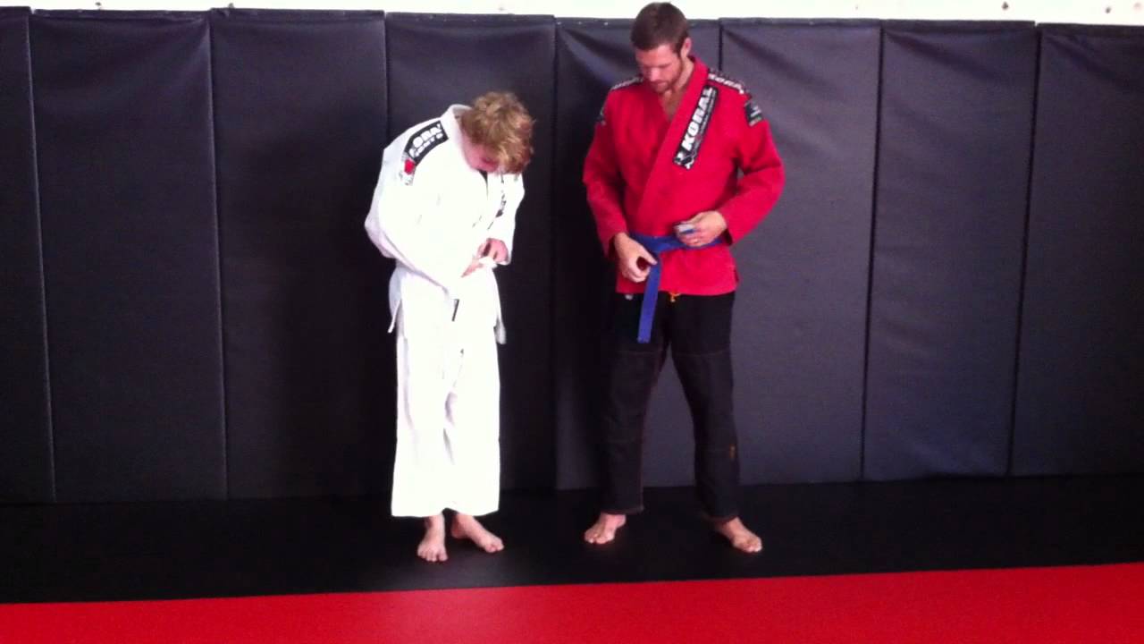 How to tie your Belt Extreme MMA Byron Bay YouTube