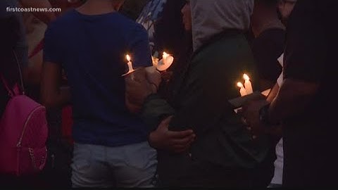 Classmates, friends, family attend vigil for Oakleaf High School student killed in wreck