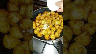 بطاطا مشرملة ومحمرة وغي فالمقلة كتجي بنييينة بزاف بالصحة والراحة #food #cooking #recipe #cook #foodi