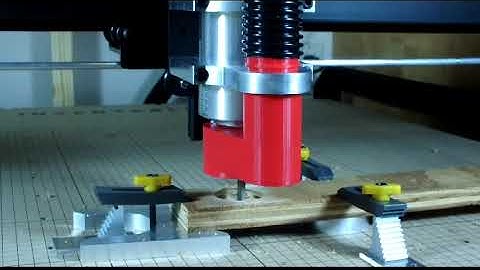 Dust Dragon Prototype for Makita RT0701C Trim Router on X-Carve