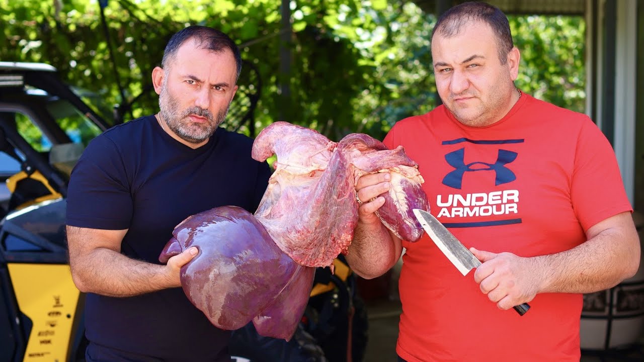 ⁣ROASTING MEAT, HEART, LIVER and LUNGS in a COUNTRY OVEN.