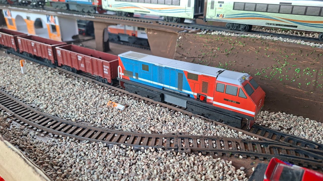 DRAMA KERETA BATUBARA DAN KETEL MINYAK TERLEPAS