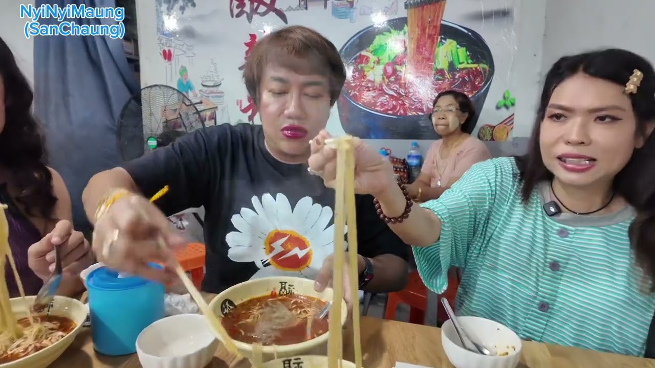 တရုတ်ပြည် ချုံချဉ် မြို့ ရဲ့ မာလာ​ခေါက်ဆွဲ နဲ့ ဟင်းရည်ပေါက်စီ စမ်းချောင်းမှာ စားလို့ရနေပြီနော်…