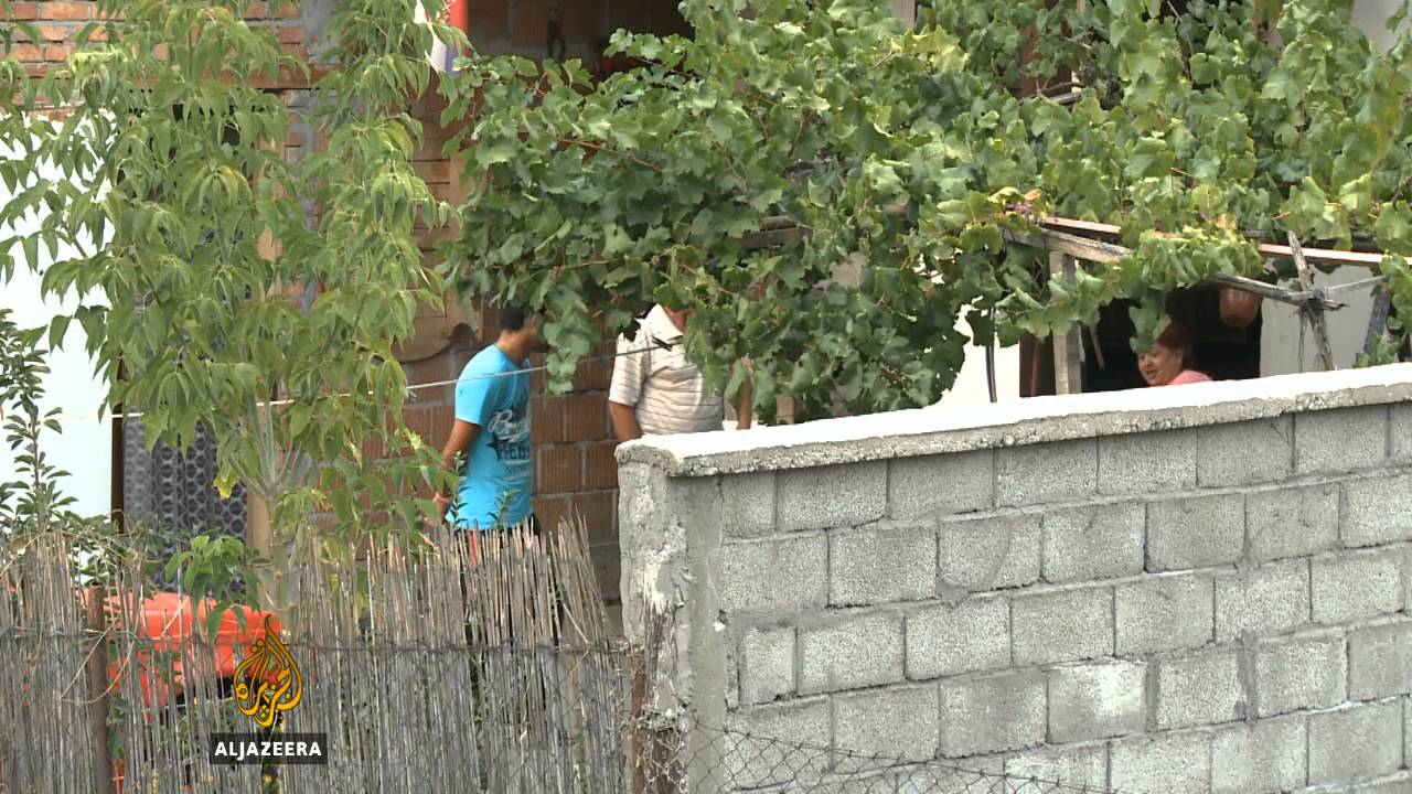 دورة محو الأمية الكاملة للغجر في بلغراد - قناة الجزيرة البلقان
