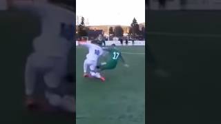 Τον Έκοψε Στα Δύο