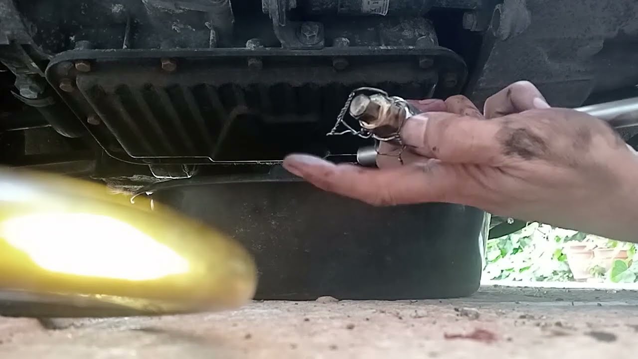 Peugeot 205 - Oil change - DIYChannel