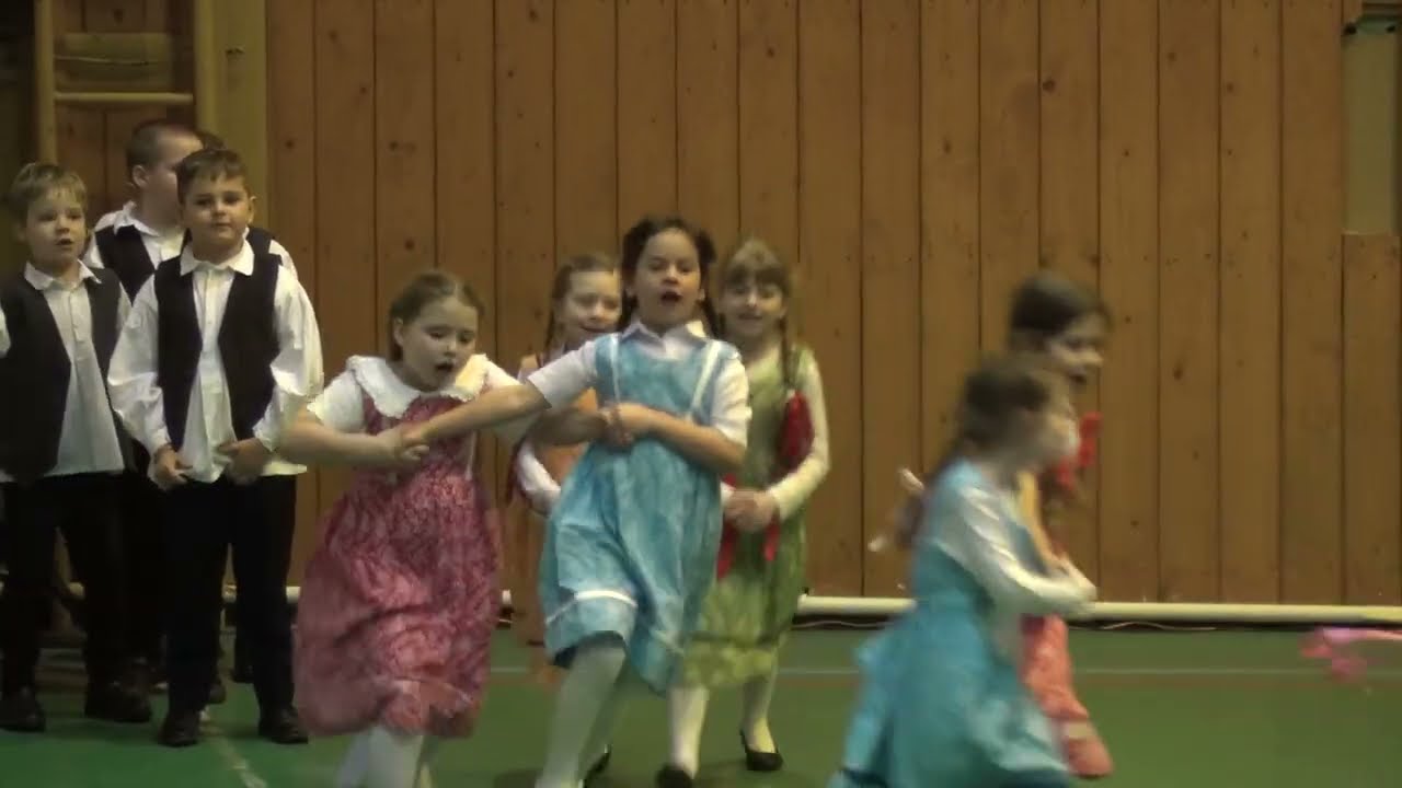 Tébláb AMI - Csengettyű csoport - Játékfűzés