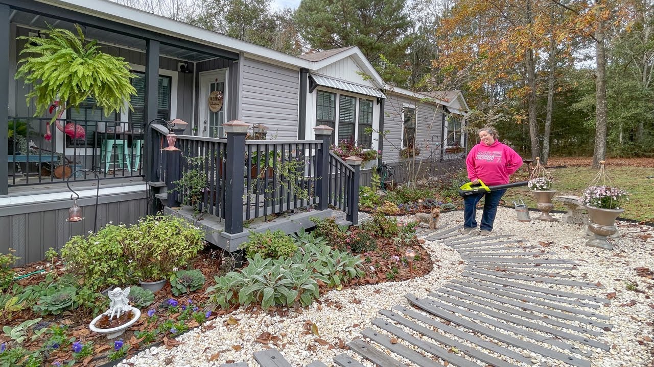 Making Leaf Mulch and Planting Fall Kale (Ornamental Kale, Fall Clean UP)(Zone 8b)