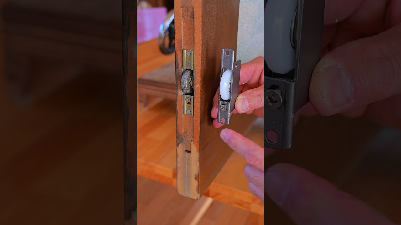 動きの悪くなった引戸の戸車交換　#引戸の修理 #戸車交換 #引戸の戸車交換