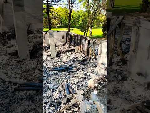 Video: Udskiftning af et brændt hus omgivet af eksperimentel vegetation: GK House