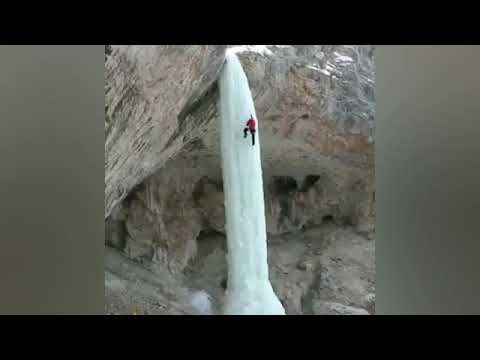ХРАБРОСТ ИЛИ ЛУДОСТ: Алпинист се искачи на замрзнат водопад
