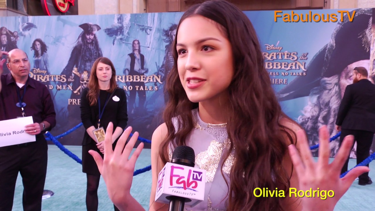 Певица Оливия Родриго на ковровой дорожке фильма «Пираты Карибского моря 5» на FabulousTV