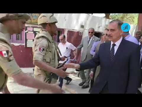 محافظ أسيوط يتفقد لجان مدرسة إسماعيل القباني للاطمئنان على سير عملية الاستفتاء