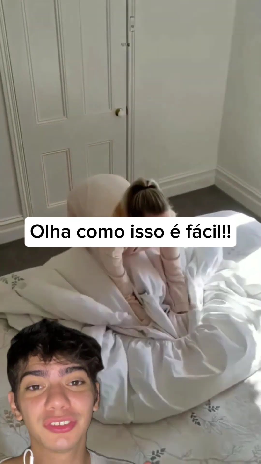 Dobrar o lençol de elástico em formato envelope = mais espaço e armário organizado!