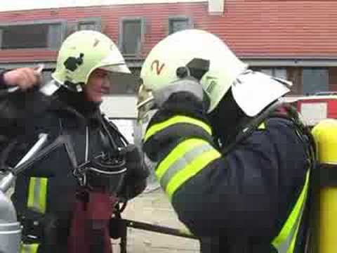 VorfÃ¼hrung eines LÃ¶schangriffs der Berufsfeuerwehr Potsdam zum Tag der offenen TÃ¼r am 6. September 2008