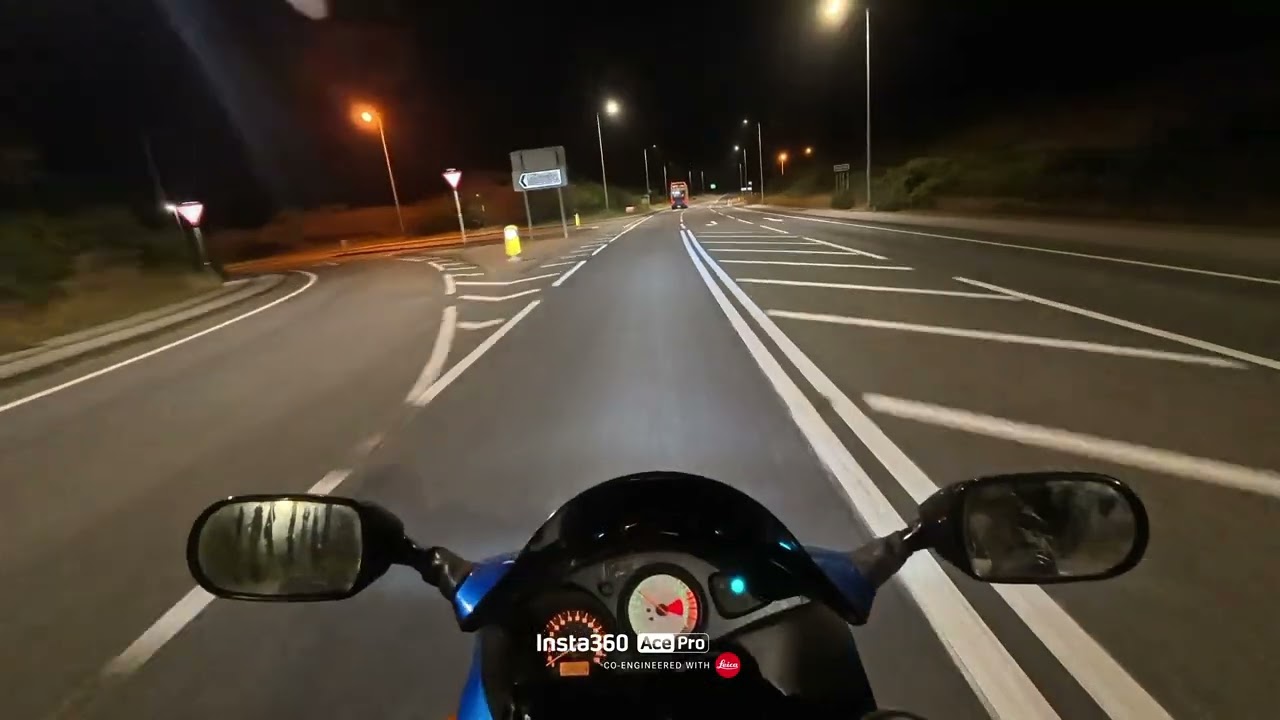 Suzuki sv650s -A chilli autumn night ride 