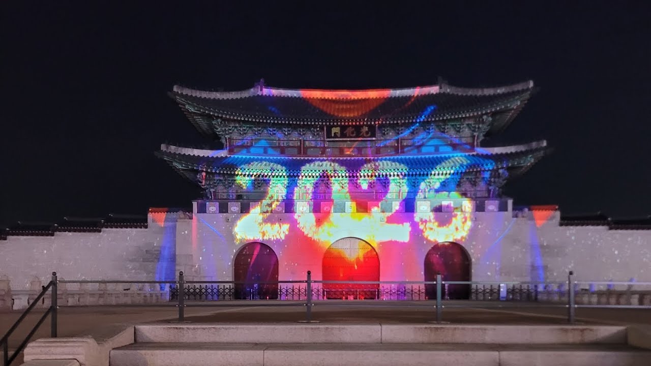 “Why Everyone Loves Seoul at Night 🇰🇷”