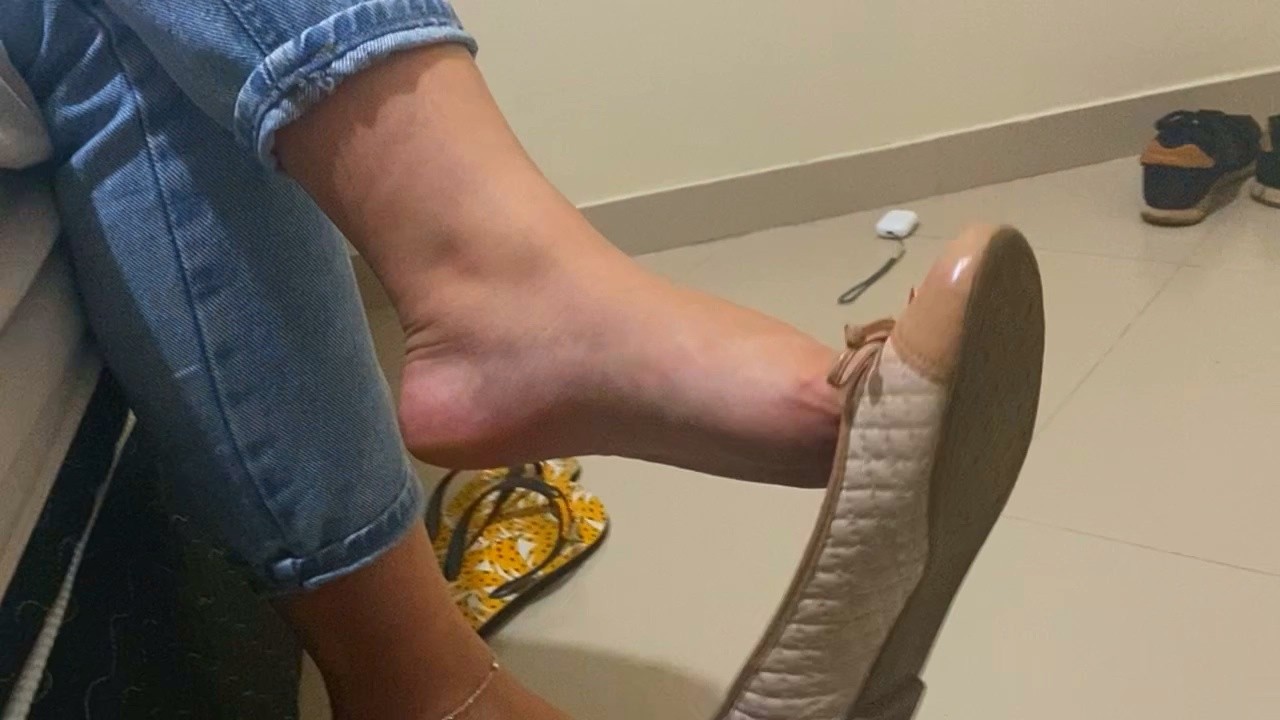 My feet get really smelly in these flats – ASMR Challenge