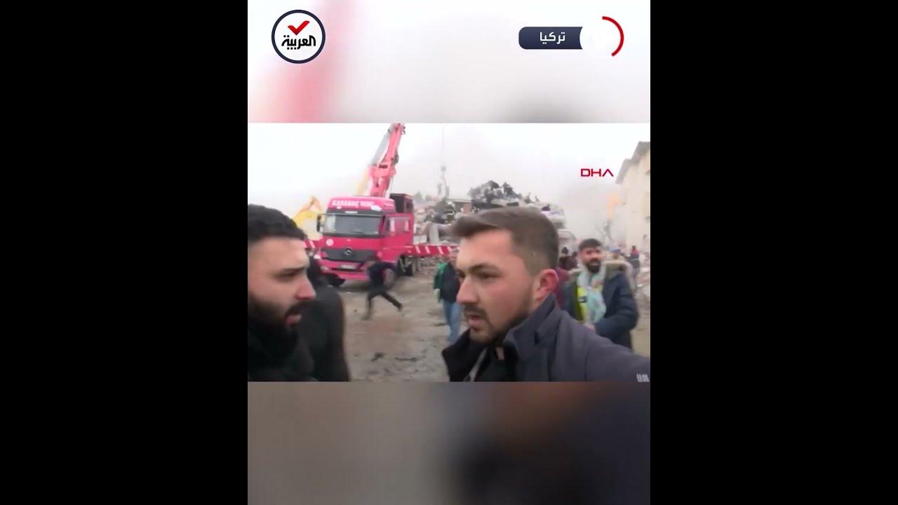 انهيارات ورعب.. شاهد| لحظة وقوع زلزال مفاجئ أثناء تصوير مراسل تلفزيوني تركي
