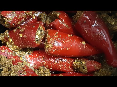 लाल मिर्च का भरवा अचार बनाने का सबसे आसान तरीका | how to make red chilli pickle at home | RARA