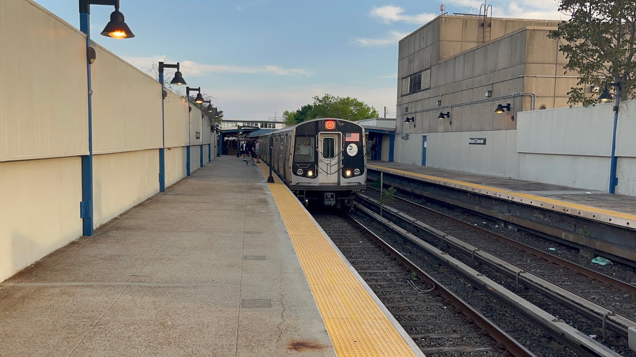 (A) Train Entering/Leaving Broad Channel Station. - YouTube