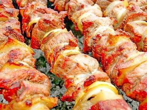 Шашлык, очень мягкий и сочный. Маринадов два: традиционный и эксперимент