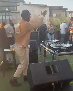 Culoe De Song playing amabele