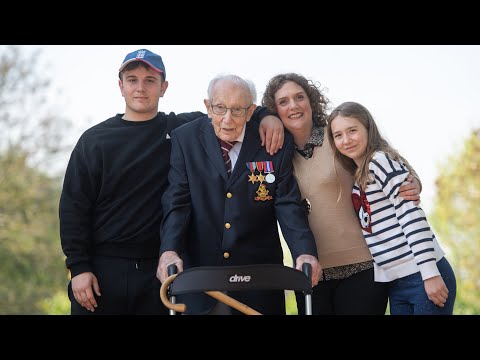 Video: Heeft de begrafenis van kapitein Tom plaatsgevonden?
