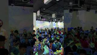 Preschoolers See World-Famous Artist's Paintings Through Projection Screen, So Beautiful #funny Preschoolers See World-Famous Artist's Paintings Through Projection Screen, So Beautiful #funny