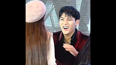 this is how should fansigns be like #seventeen #mingyu #joshuahong #세븐틴