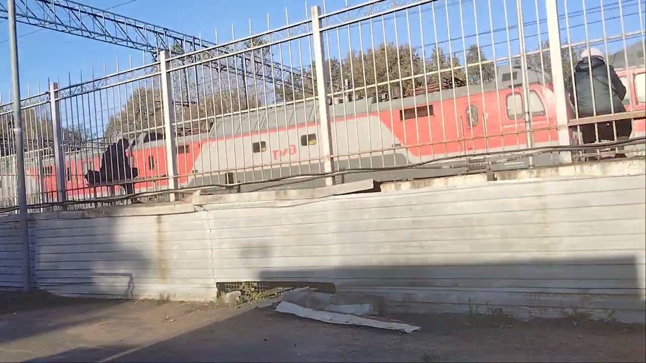 8 октября 2025 г. Тройной Электровоз ЭП2К-182+ЭП2К-???+ЭП2К-188 Следует с резервом Колпино