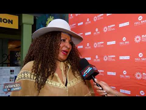 Video: Pam Grier Nettovärde: Wiki, Gift, Familj, Bröllop, Lön, Syskon