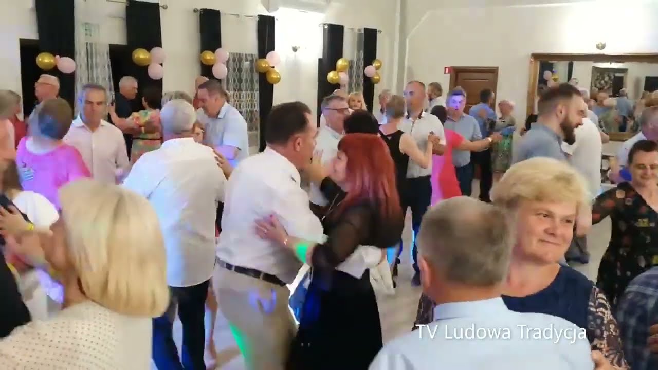 TU MI DAJ TU MI DAJ NIE SZUKAJ ŁÓŻECZKA wspaniale bawią się goście z Kapelą ROLAND w Złotym Dworze