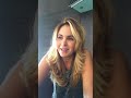 Lucero na live de CARAS Brasil