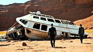 Man Crashes On Desert Planet, Finds Human Looking Droids Living There