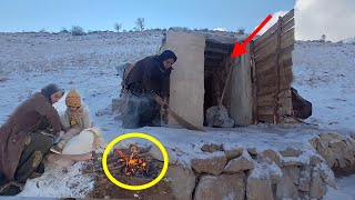 The widow and her child face the winter frost and seek refuge in the cave to save their lives❄️🥶