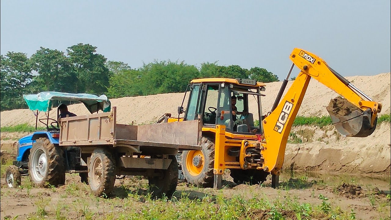 New jcb 3dx super bs4 backhoe loading mud sonalika and Mahindra tractor