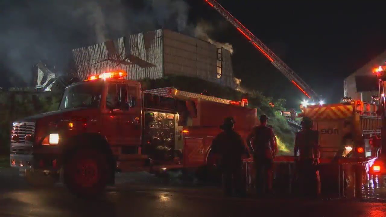 Crews respond to early morning barn fire in Blair County - YouTube