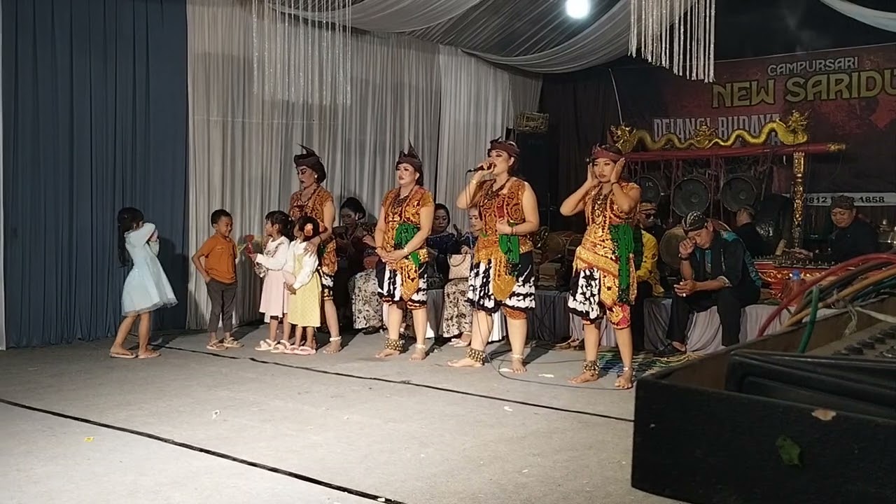Tari Remo Bersama sinden Sriutami dirumah bpk Taseman Bumirejo.