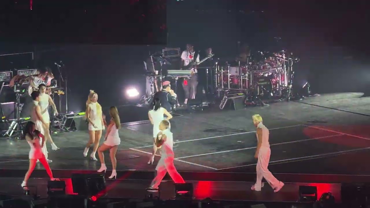 [4K] G-Dragon - CROOKED [Übermensch World Tour] @ Melbourne (2025.07.06)