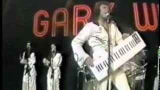 Video thumbnail of "YouTube - 'Love Is Alive' (Midnight Special, 1976) - Gary Wright.flv"