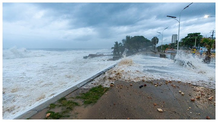 Jamaica comienza a recibir los primeros impactos del poderoso huracán Beryl