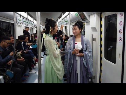 Vídeo: Por Que Os Telhados Dos Edifícios Tradicionais Chineses Estão Dobrados Para Cima? - Visão Alternativa