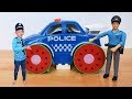 Полицейская машина потеряла колёса Сеня играет в полицию и в полицейские машинки игрушки