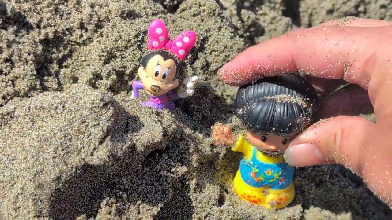 Игры на пляже, сенсорное развитие и развитие воображения 