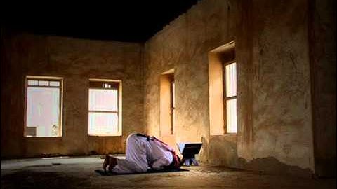 تلآوة من سورة آلآنسآن للشيخ آبو حذيفة آلآنصآري.