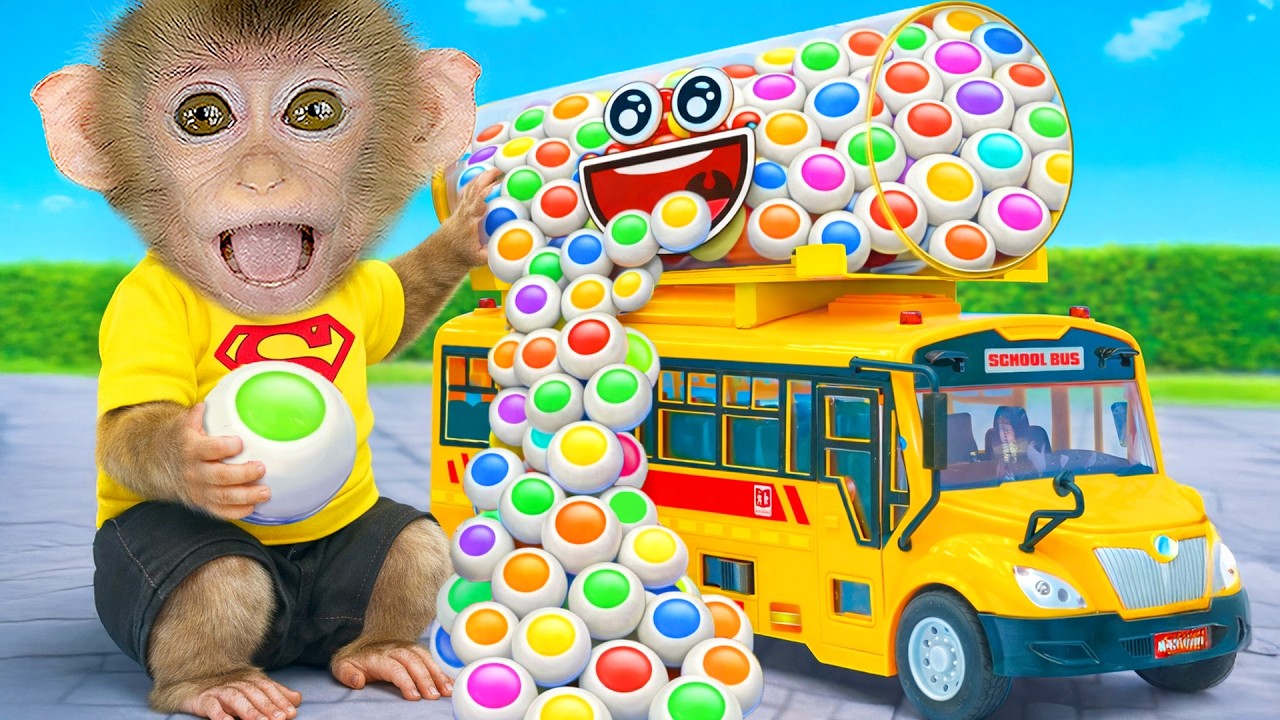 Monkey Lily tastes the rainbow candies and finds their flavor very strange! | LILY MONKEY TDC