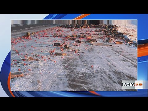 Tomatoes, cucumbers blanket I-55 in Sangamon Co. after semi-truck