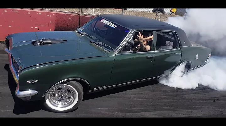 Skid Row: Holden HG does a mad burnout Summernats 35