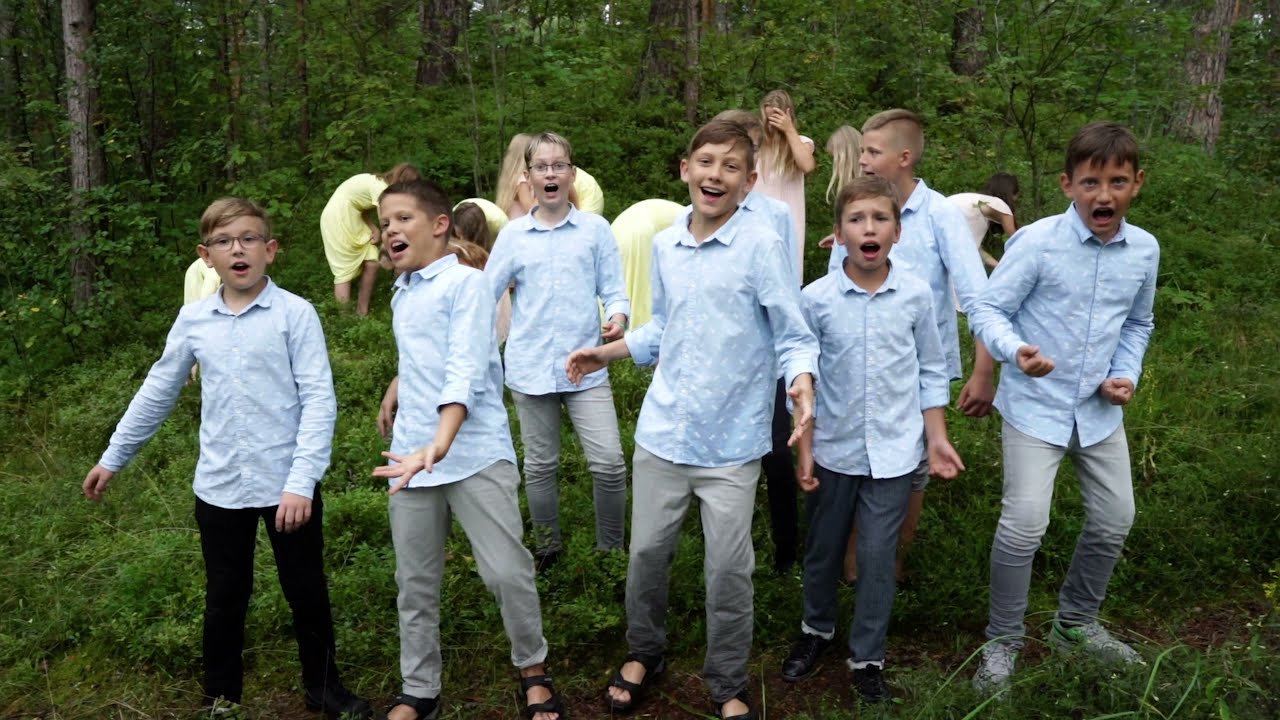 Guntars Račs: - Kāpsim kalnā, izpilda Jautrās notis.